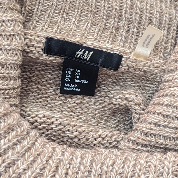 H&M women cowl neck sweater - Picture 3 of 3